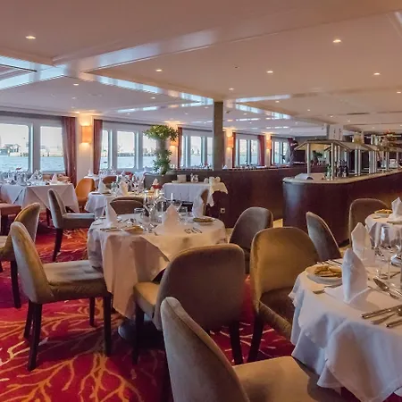 Select Ms Charles Dickens - Frankfurt 船上ホテル 5*