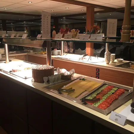 Select Ms Charles Dickens - Frankfurt Úszó hotel 5*